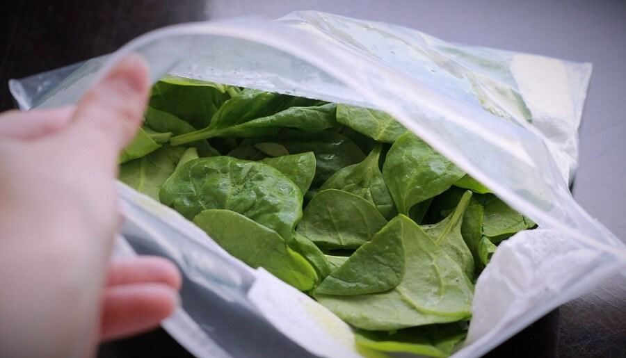 как хранить зелень в холодильнике долго свежей