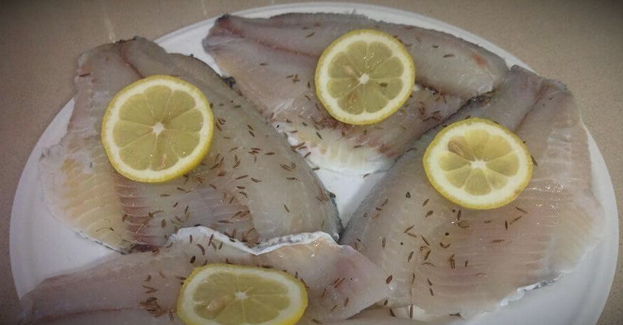 как приготовить рыбу в духовке простой рецепт