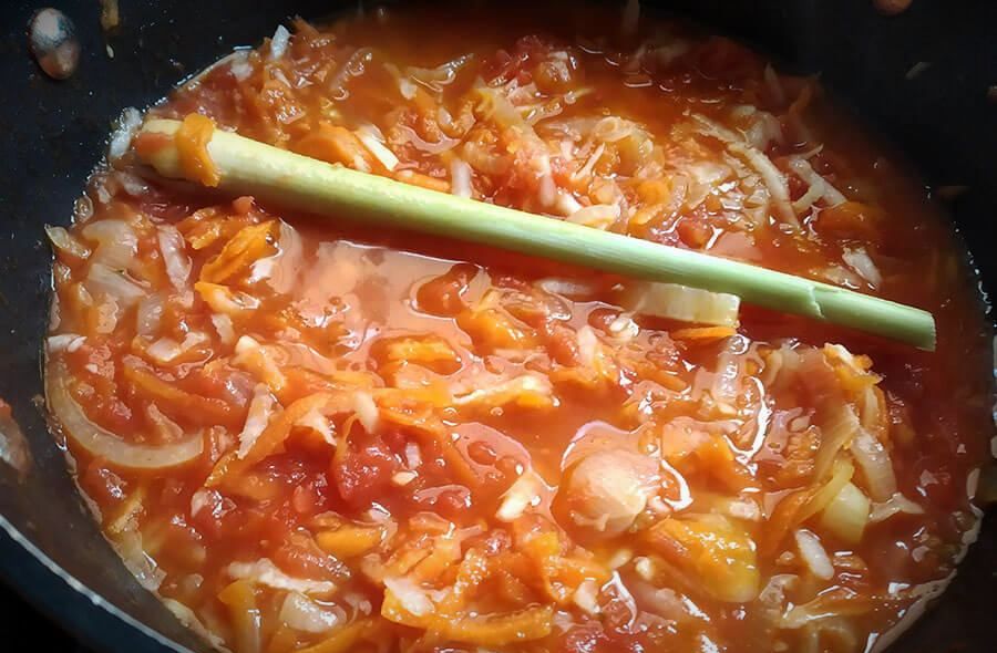 Рыба с овощами в томатном соусе с лемонграссом и карри | 11